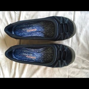Skechers relaxed fit, air cooled , memory foam